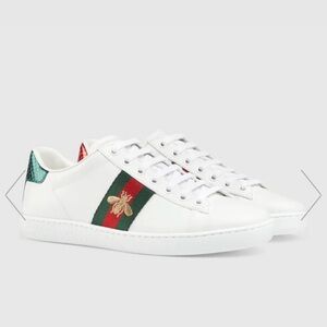Women’s Classic Ace Gucci Sneakers with Bee